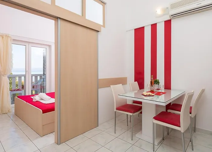 ホームステイ Kastelancic ポドストラナ