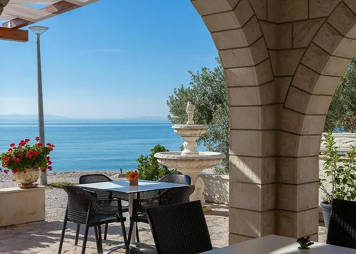 ホームステイ Kastelancic ポドストラナ