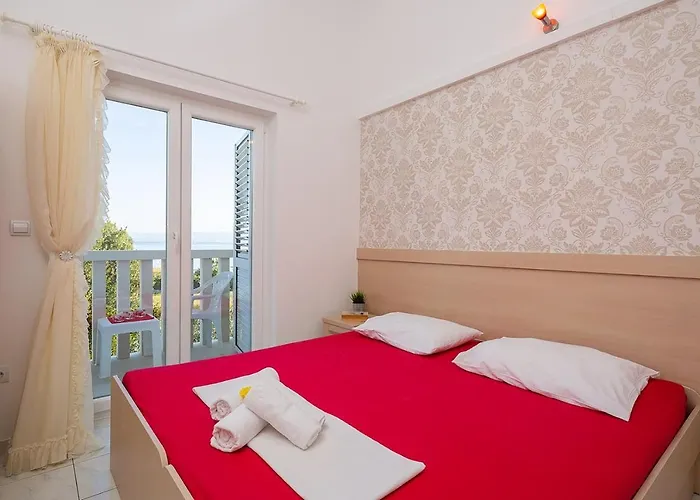 ホームステイ Kastelancic ポドストラナ