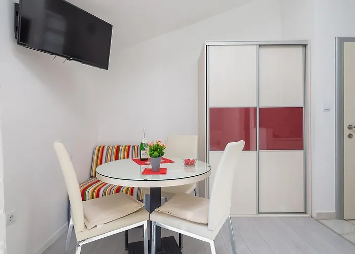 ホームステイ Kastelancic ポドストラナ